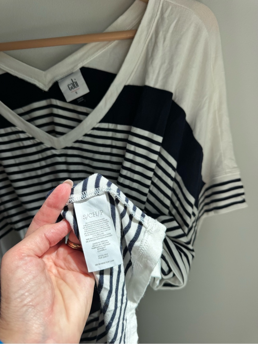 CAbi Navy and White Striped V-Neck Tee Super soft beach pool lake lounge - Picture 5 of 6